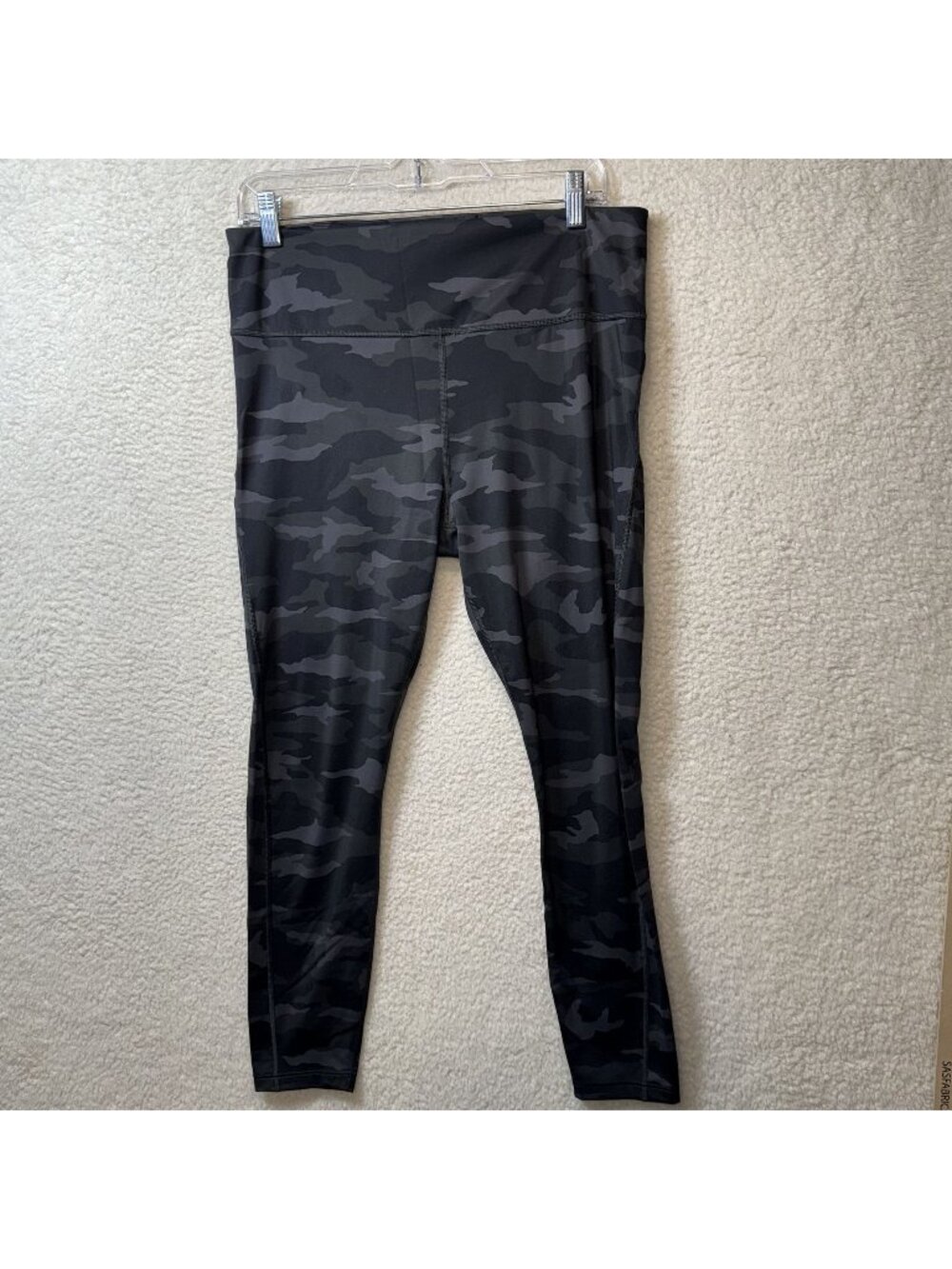 Athleta Ultimate 7/8 Tight Black Camo Womens LT High-Waist Leggings